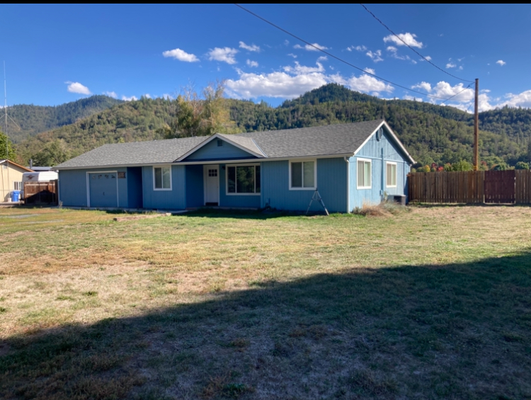 2895 Rogue River Highway